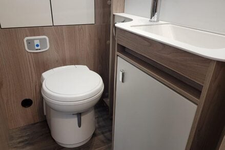 Swift Challenger 480 2 Berth Cravan 17