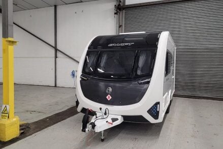 Swift Challenger 480 2 Berth Cravan 3