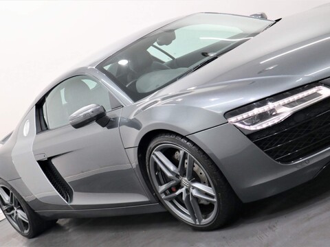 Audi R8 4.2 FSI V8 S Tronic quattro 2dr 9