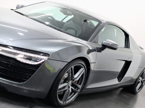 Audi R8 4.2 FSI V8 S Tronic quattro 2dr 11