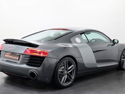 Audi R8 4.2 FSI V8 S Tronic quattro 2dr 5