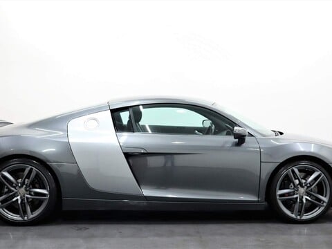 Audi R8 4.2 FSI V8 S Tronic quattro 2dr 10