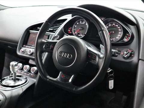 Audi R8 4.2 FSI V8 S Tronic quattro 2dr 21