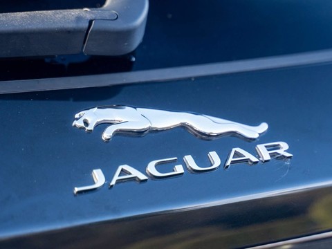 Jaguar F-Pace R-SPORT AWD 48