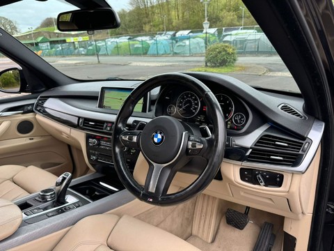 BMW X5 M50D 13