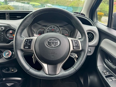 Toyota Yaris 1.33 Dual VVT-i Icon Multidrive S Euro 5 5dr Euro 5 21