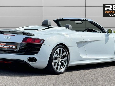 Audi R8 5.2 FSI V10 Spyder R Tronic quattro Euro 4 2dr 6