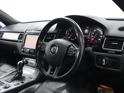 Volkswagen Touareg 3.0 TDI V6 BlueMotion Tech R-Line Tiptronic 4WD Euro 6 (s/s) 5dr 9