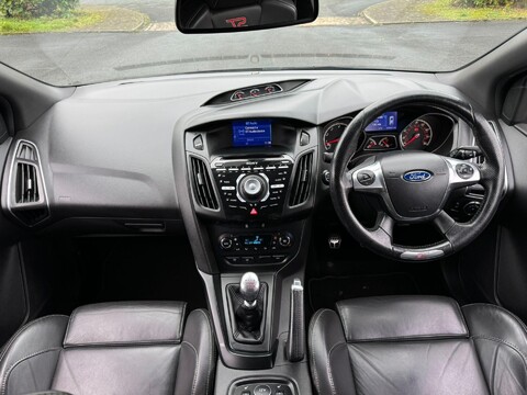 Ford Focus 2.0T EcoBoost ST-3 Euro 5 (s/s) 5dr 9