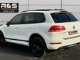 Volkswagen Touareg 3.0 TDI V6 BlueMotion Tech R-Line Tiptronic 4WD Euro 5 (s/s) 5dr 44