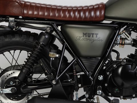 Mutt Hilts VINTAGE & UNDERSTATED - Finance Available 4