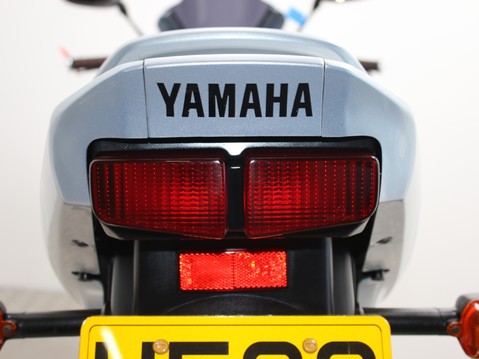 Yamaha FZS Fazer 600 9