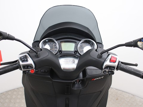 Piaggio MP3 300 SPORT - Finance Available 9