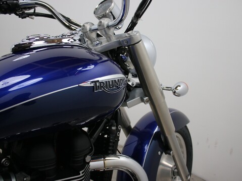 Triumph America AMERICA 865cc 18