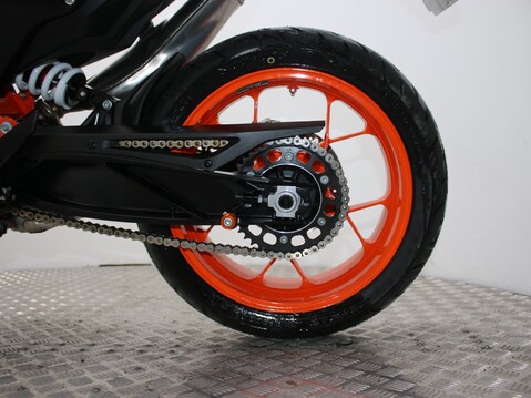 KTM 890 Duke 890 DUKE R 22 28