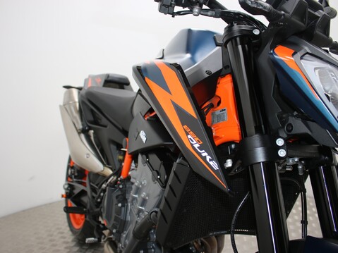 KTM 890 Duke 890 DUKE R 22 18