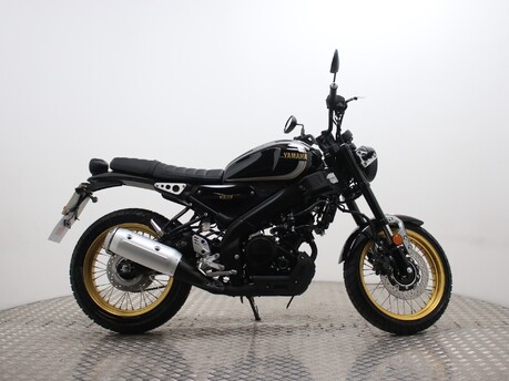 Yamaha XSR125 Legacy -- Ceramic Coated + Extras