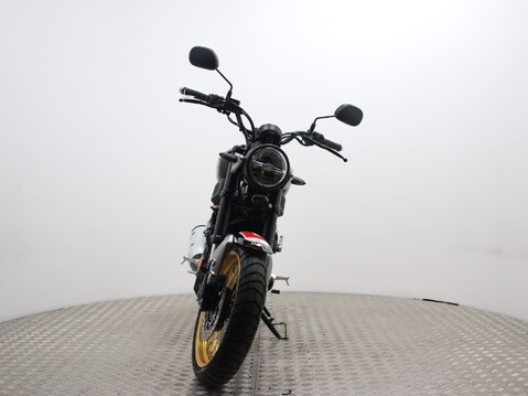 Yamaha XSR125 Legacy -- Ceramic Coated + Extras 3