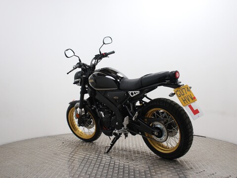 Yamaha XSR125 Legacy -- Ceramic Coated + Extras 6