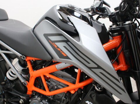 KTM 125 Duke 125 DUKE 22 20