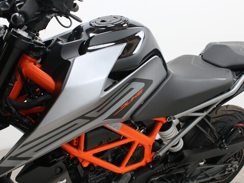 KTM 125 Duke 125 DUKE 22 25