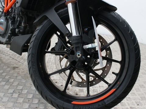 KTM 125 Duke 125 DUKE 22 17