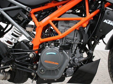 KTM 125 Duke 125 DUKE 21 18