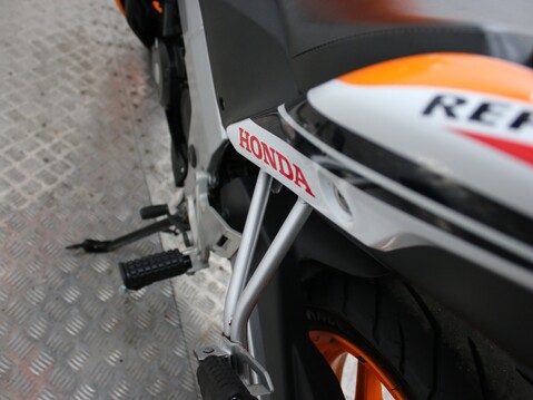 Honda CBR125R CBR 125 R-F 29