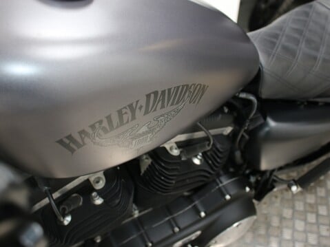 Harley-Davidson Sportster XL 883 N IRON 16 28