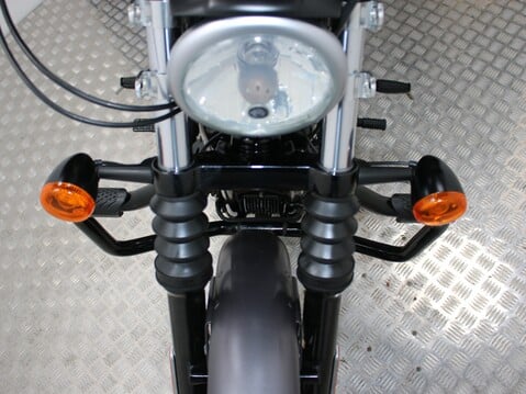 Harley-Davidson Sportster XL 883 N IRON 16 17