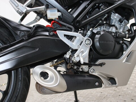 Honda CB125R CBF 125 NA-J 23