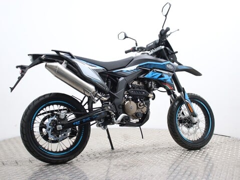 FB Mondial SMX Motard Euro 5 125cc 15