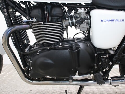 Triumph Bonneville BONNEVILLE 865 23