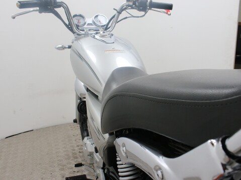Yamaha YBR125 Custom YBR 125 CUSTOM 17