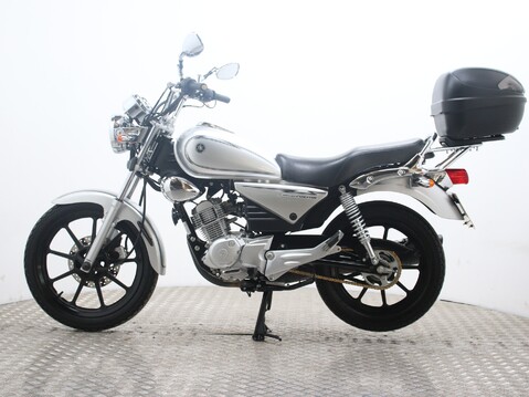 Yamaha YBR125 Custom YBR 125 CUSTOM 8