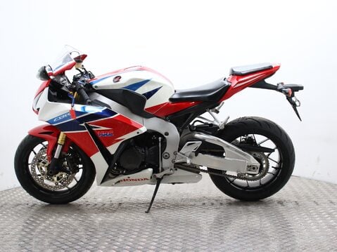 Honda CBR1000RR Fireblade CBR1000RRACE 7
