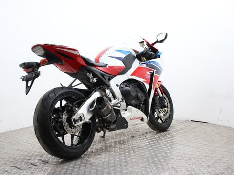 Honda CBR1000RR Fireblade CBR1000RRACE 10