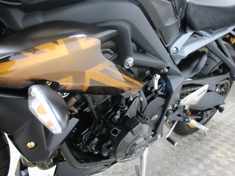Triumph Street Triple STREET TRIPLE ABS - GOLD SPECIAL EDITION 29