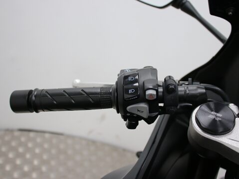 Honda CBR650R CBR 27