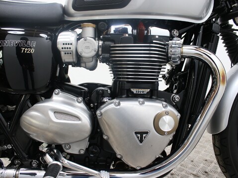 Triumph Bonneville BONNEVILLE T120 21