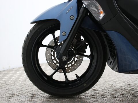 Yamaha Nmax 125 GPD125-A ABS 23