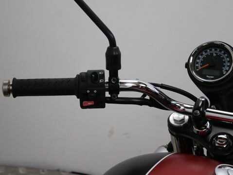 Triumph Bonneville 865 BONNEVILLE 865 SE 15