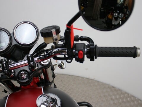 Triumph Bonneville 865 BONNEVILLE 865 SE 30