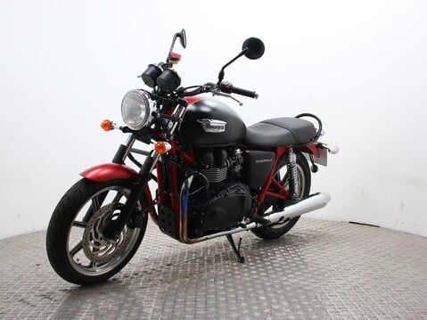 Triumph Bonneville 865 BONNEVILLE 865 SE 6