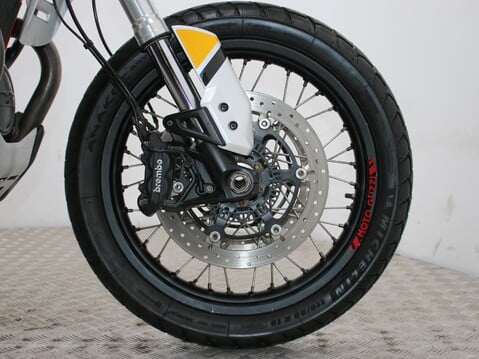 Moto Guzzi V85 V85 TT 18