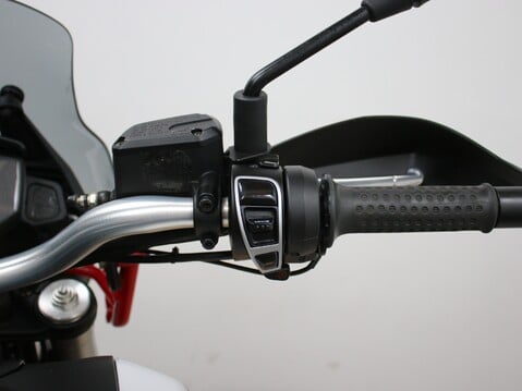 Moto Guzzi V85 V85 TT 31