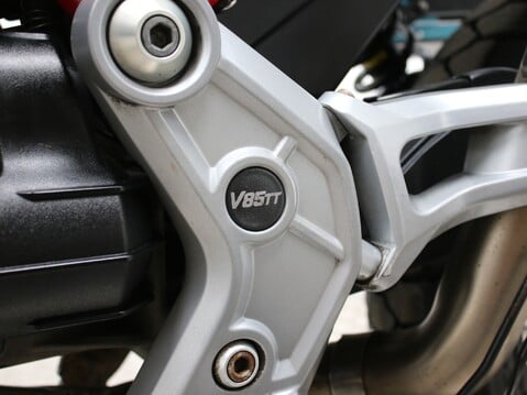 Moto Guzzi V85 V85 TT 34