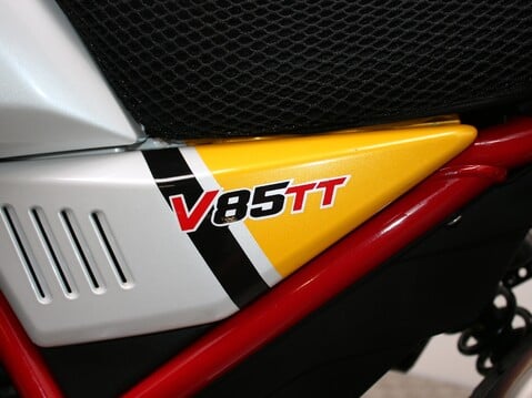 Moto Guzzi V85 V85 TT 36