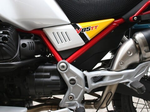 Moto Guzzi V85 V85 TT 37