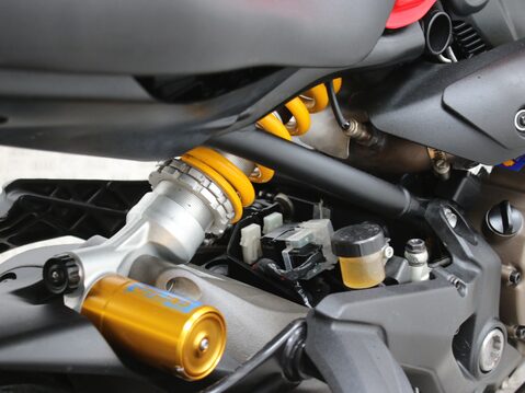 Ducati Monster 1200 Monster 1200 S 27